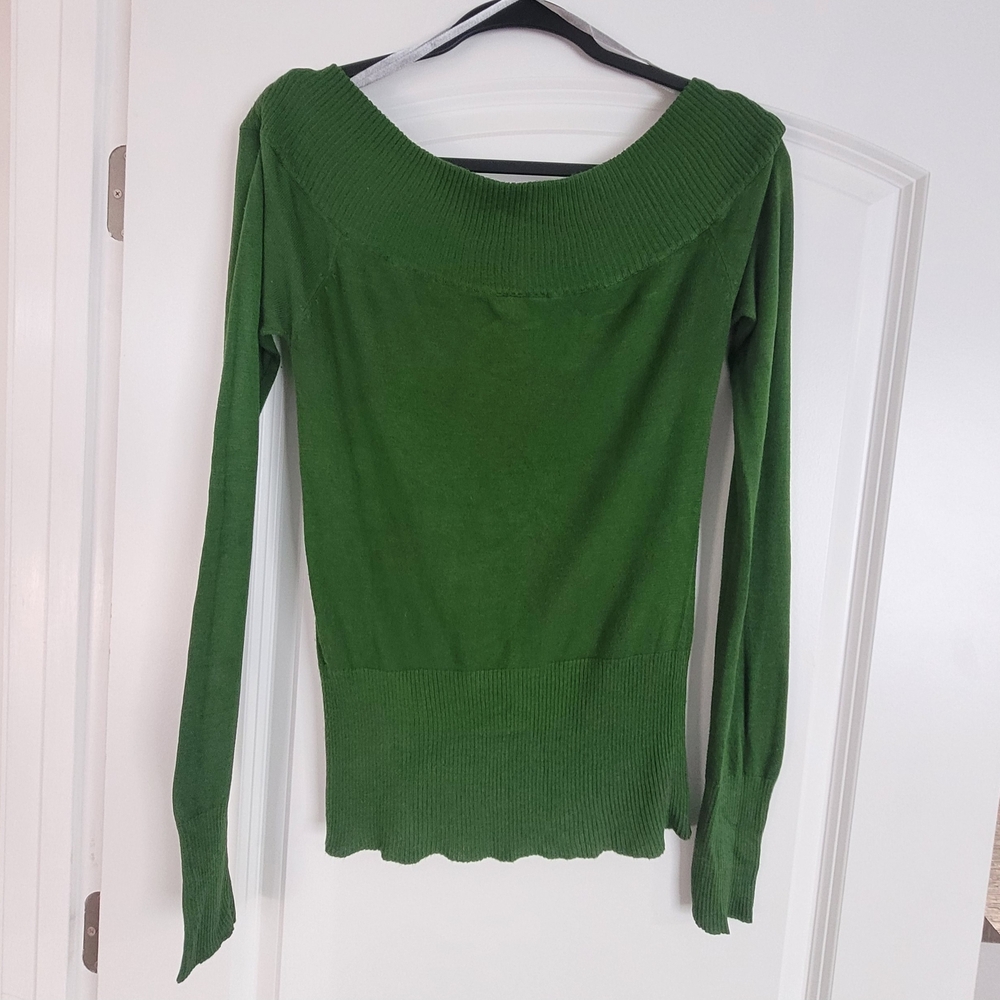 H&M | Off-the-Shoulder Green Sweater